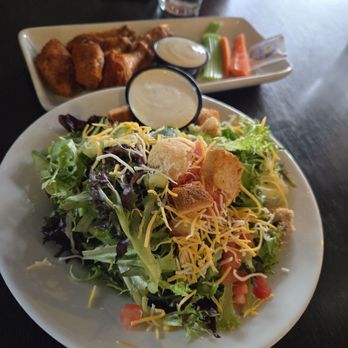 Metropolitan Bar & Grill - Side salad - New American Near Me - Englewood, Colorado Metropolitan Bar & Grill - Side salad - New American Near Me - Englewood, Colorado