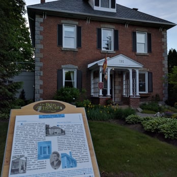 Auberge Nuits de St-Georges - Devanture - Bed & Breakfast Near Me - Bromont, Quebec Auberge Nuits de St-Georges - Devanture - Bed & Breakfast Near Me - Bromont, Quebec