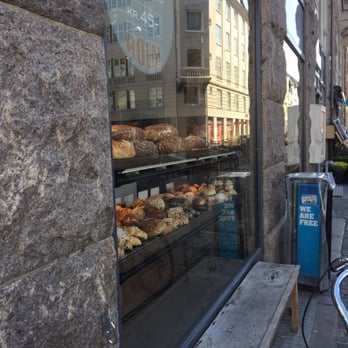 Holm's Bager - Vinduet med brød, kager og boller. - Bakeries Near Me - København K, 84 Holm's Bager - Vinduet med brød, kager og boller. - Bakeries Near Me - København K, 84