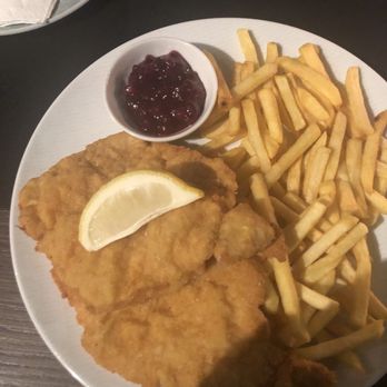 SERVUS Restaurant - Pork schnitzel - Austrian Near Me - Vienna, 9