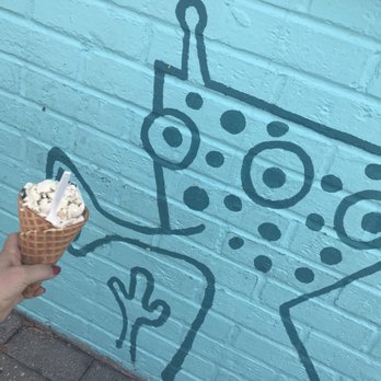 Amy's Ice Creams - Fun art on the outside of the building - Ice Cream & Frozen Yogurt Near Me - Austin, Texas