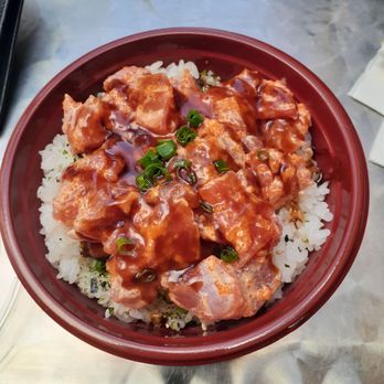 Hou Fish Market - Spicy Tuna Bowl - Poke Near Me - Honolulu, Hawaii Hou Fish Market - Spicy Tuna Bowl - Poke Near Me - Honolulu, Hawaii