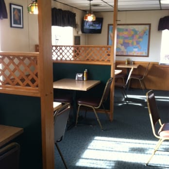 Dairy Twist - Tables in the dining area - Ice Cream & Frozen Yogurt Near Me - Bellevue, Nebraska