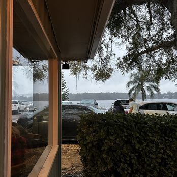 Harry's Old Place - Outdoor dining and a section of restaurant has view of lake. - Seafood Near Me - Winter Haven, Florida