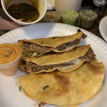 Taqueria Conchita - Quesabirria tacos w/ consomé - Food Trucks Near Me - San Jose, California