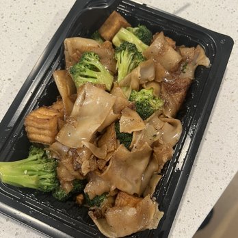 Tuk-Tuk Thai Kitchen - Pad Pad See Ew Noodles - Thai Near Me - Denton, Texas Tuk-Tuk Thai Kitchen - Pad Pad See Ew Noodles - Thai Near Me - Denton, Texas