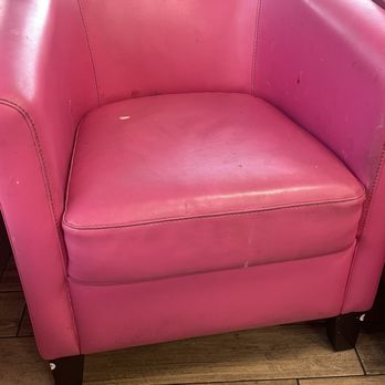 Baskin Robbins - Dirty chair - Ice Cream & Frozen Yogurt Near Me - Thousand Oaks, California