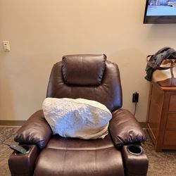 Center For Hope Hospice & Pallative Care - The massaging & heating recliner. They have rooms for friends/family to sleep when they come from out of town or just want to sleep over!