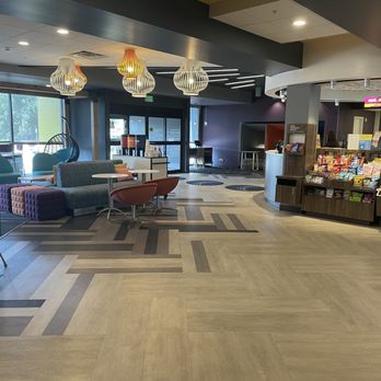 Tru by Hilton Madison West - Lobby 08/03/2024 - Hotels Near Me - Madison, Wisconsin