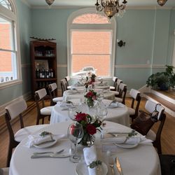 Manolo's Boutique Wines & Bistro