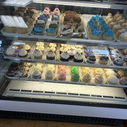Lil' Dutch Bakery - Dessert bar area