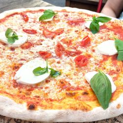 L'Osteria - Pizza caprese