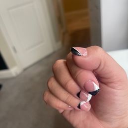 the gel on the thumb already lifted not even 24hrs of getting them done on top of all the nails not being even