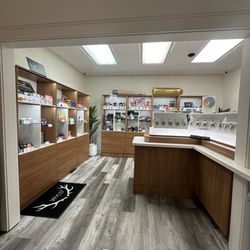 Golden Rookie Dispensary - Flower, edible, concentrates