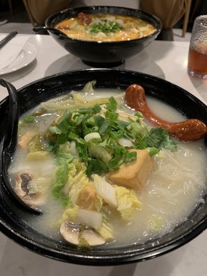 Deer Garden Signatures Soupe et Nouilles Restaurant by null