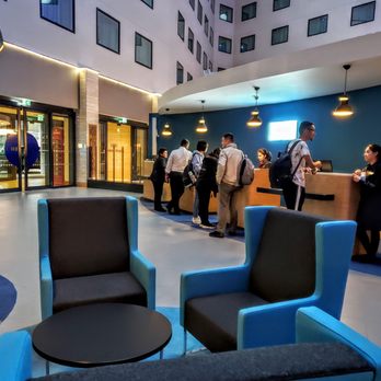 Holiday Inn Express - Front Desk at Holiday Inn Express LHR T4 - Hotels Near Me - Longford, XGL