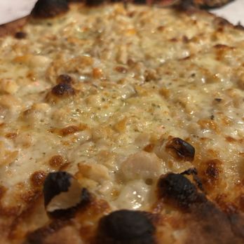 Sally's Apizza - Close-up of New Haven original clam pie - Pizza Near Me - New Haven, Connecticut