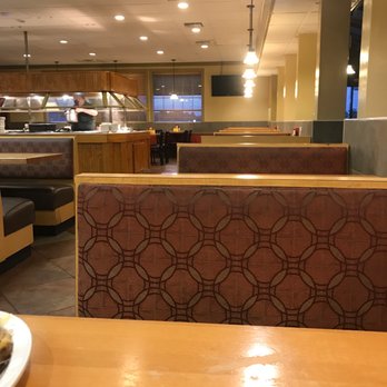Shoney's - Empty AF and can't get waited on - Fast Food Near Me - Lewisburg, Tennessee