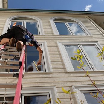 Bubbles Window Cleaning - Window cleaning a three storey home in Oshawa - Window Washing Near Me