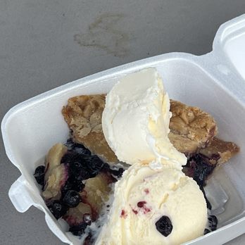 Gateway Lunt’s Lobster Pound - Blueberry Pie - Seafood Near Me - Trenton, Maine
