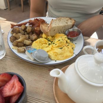 Kramers - Kramers Breakfast - Bookstores Near Me - Washington, DC, District of Columbia Kramers - Kramers Breakfast - Bookstores Near Me - Washington, DC, District of Columbia