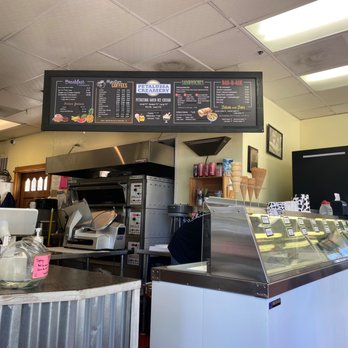 Petaluma Creamery Store - Check out counter. - Ice Cream & Frozen Yogurt Near Me - Petaluma, California