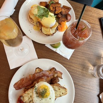 Tilikum Place Cafe - Vegetable Eggs Benedict and TPC Breakfast Plate - New American Near Me - Seattle, Washington
