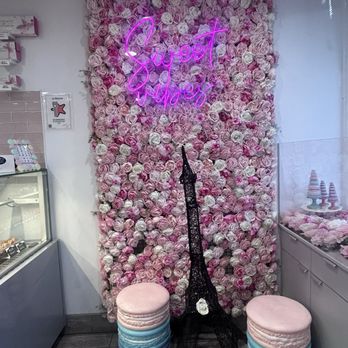 Le Macaron French Pastries - Inside of store, cute photo pop - Macarons Near Me - Laguna Beach, California Le Macaron French Pastries - Inside of store, cute photo pop - Macarons Near Me - Laguna Beach, California