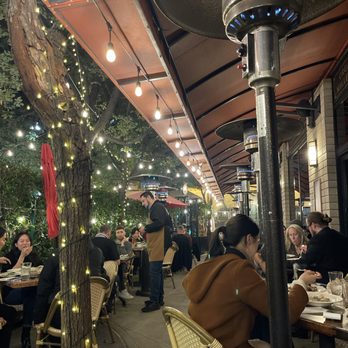 Maccheroni Republic - Outside dining area. - Italian Near Me - Los Angeles, California