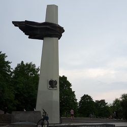 Volkspark Friedrichshain - Denkmal des polnischen Soldaten und des deutschen Antifaschisten