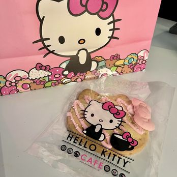 Hello Kitty Cafe - Mini pie - Themed Cafes Near Me - Santa Clara, California