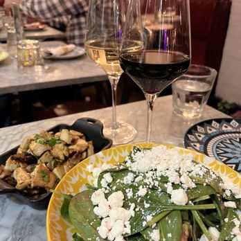 Cafe Luce - Spinach salad with chicken - Italian Near Me - Manhattan, New York