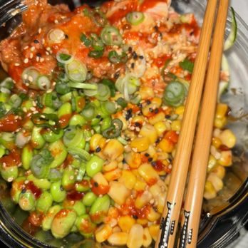 Kissfish - sushi rice & zucchini noodles, with spicy kani, spicy tuna, edamame, corn, sweet chili, sriracha, green onion, & sesame seed - Poke Near Me - Forest Hills, New York