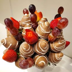 Colorado Fruit Designs - Chocolate strawberries