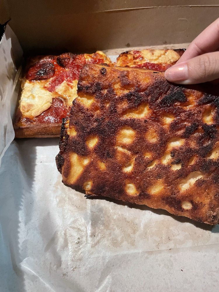 Dominick's Pizzeria Logo