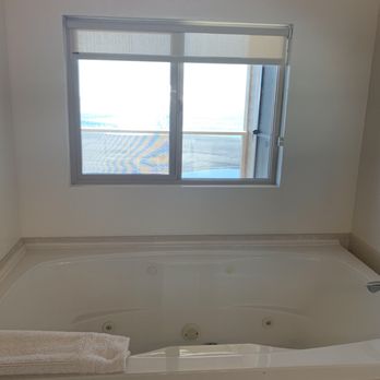 Seacliff On The Bluff - Jacuzzi tub - Hotels Near Me - Gualala, California Seacliff On The Bluff - Jacuzzi tub - Hotels Near Me - Gualala, California