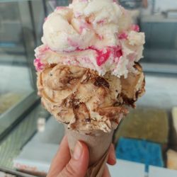 Hewitts Dairy Bar - Salty dog and raspberry cheesecake ice cream, 2 scoops in total, scoops are huge