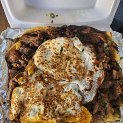 Tacos Los Gordos Estilo Tijuana - Chilaquiles