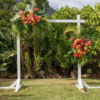 Stacey’s Mom Hawaii Events - Wedding Arch for ceremony - Wedding Planning Near Me Stacey’s Mom Hawaii Events - Wedding Arch for ceremony - Wedding Planning Near Me