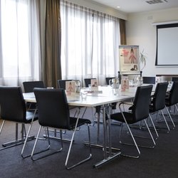 Cosmopolitan Hotel - The Esplanade Room is perfect for business meetings and group training. Up to 40 people (theatre-style).