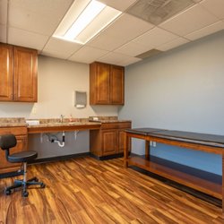 Foot and Ankle Institute - Colorado Springs - Exam room with orthopedic table