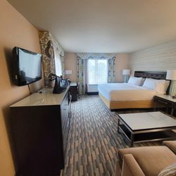 Holiday Inn Express & Suites Warwick-Providence