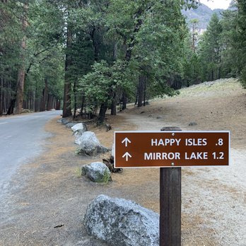 Mirror Lake - Signs from the campsite - Hiking Near Me Mirror Lake - Signs from the campsite - Hiking Near Me