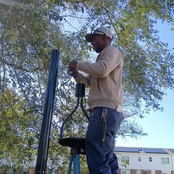 Jonesin  Services - Wiring pole light head