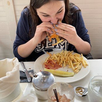 44 & X Hell's Kitchen - Attempting to eat the huge burger! - New American Near Me - New York, New York