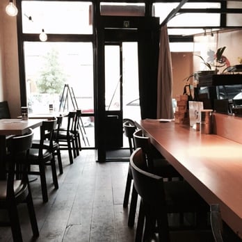 Menma - Asseyez-vous au bar, ou plus classique, à table. - Ramen Near Me - Ixelles, BRU