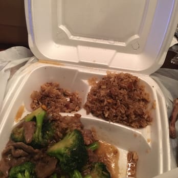 Golden Dragon - Beef n broccoli platter that came with wonton soup and ribs - Chinese Near Me - Windsor Mill, Maryland
