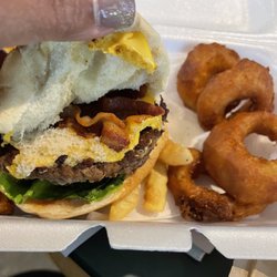 Byrum's Grocery & Grill - Bacon Cheeseburger - real bacon