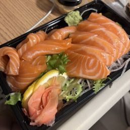 2 Salmon sashimi in one plate