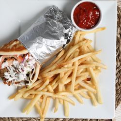 Halal Bitez gyro & kabob - Gyro Sandwich
Cucumbers, lettuce, onions, tomato tzatziki sauce with side fries. Add garlic to side fries for an extra charge.